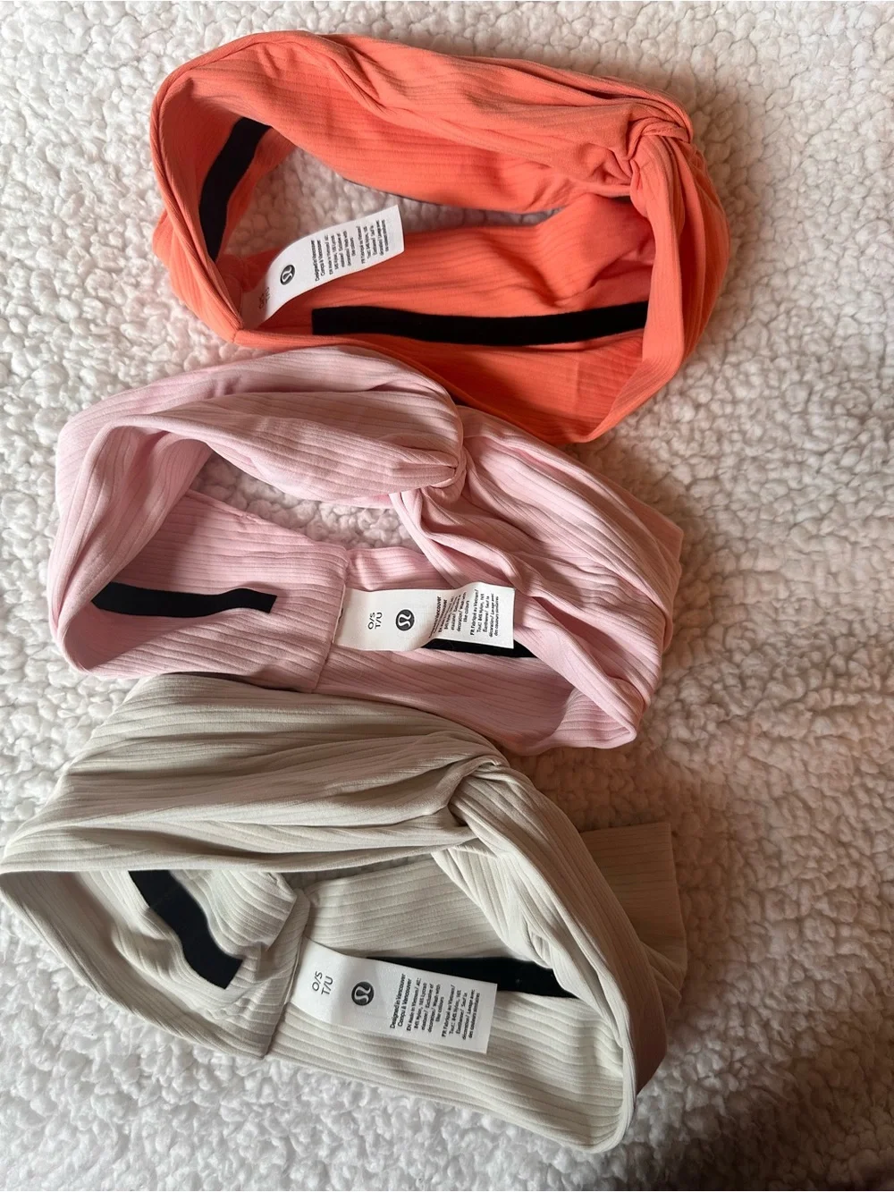 LULULEMON Ribbed Nulu twist-front headband.